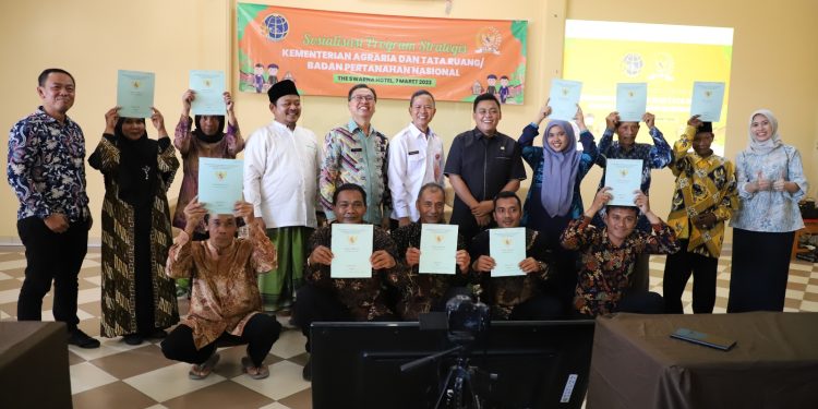 penyerahan serifikat