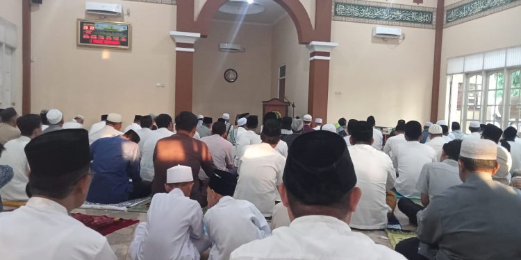 DKM Mesjid Nurul Hasanah komplek Puri serang hijau Salurkan Zakat Fitrah dan shodaqoh warga, serta sholat Ied bersama warga puri serang hijau