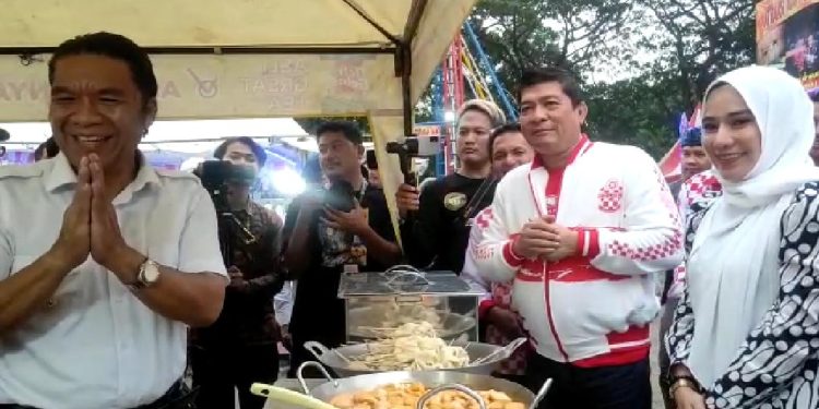 Balon Gub dan Pj. Gubernur Banten Hadir Di Keramaian Acara Festival Merah Putih Kota Serang