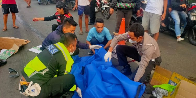 Tragis..!! Gagal Nyalip Ibu Muda Yang Tengah Hamil Tua Tewas Tergilas Truk Tronton