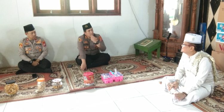 Kapolres Serang Berkunjung Ke Ponpes Al-Hidayah Cikeusal Untuk Serap Aspirasi Dan Keluhan Masyarakat