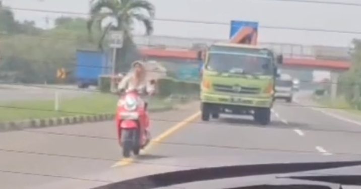 Seorang Pengendara Motor Scoopy Masuk ke Jalan Tol Tangerang-Merak