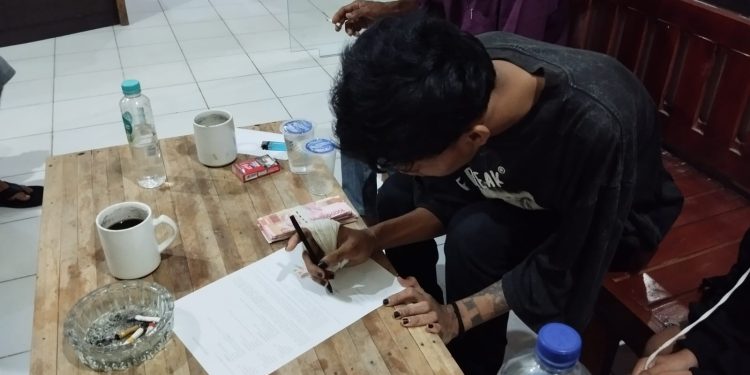 Dituduh Sembunyikan Istri Temannya, HA Kena Sabetan Clurit Oleh Teman Mainnya.