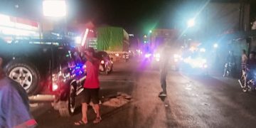 Kanit Gakkum:”Usahakan Pengendara Jangan Mendahului Dari Sisi Kiri!”. Seorang Remaja (22) Pengendara Motor Tewas Diduga Setelah Tertabrak Dump Truck.