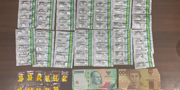 SO alias BOGEL (33) Tukang Service Handphone Diringkus Polisi Kedapatan Nyambi Jualan Pil Koplo