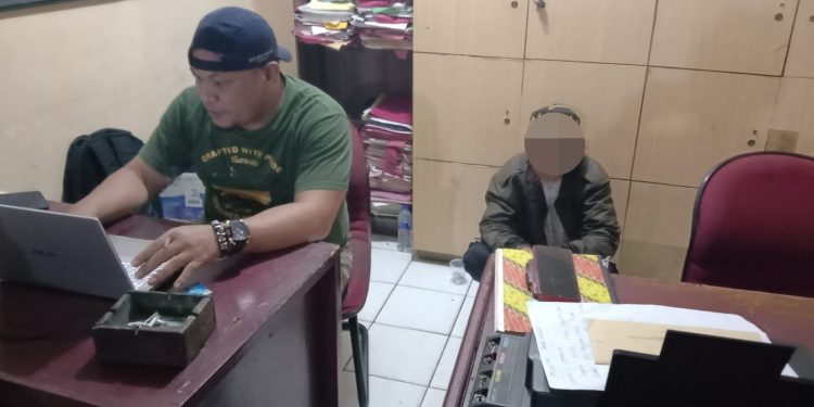 Anak Tiri Bunuh Ayah Tiri Dengan Balok Diduga Ayah Tiri SDR (50) Warga Ciawi Kelurahan Cipare Selingkuh Dengan Istri SR (38)