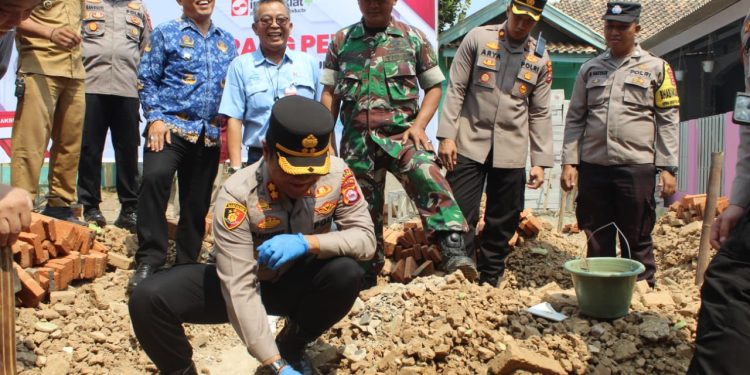 Kapolres Serang Bedah Rumah Tidak Layak Huni