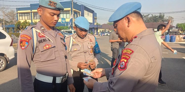 Pastikan Bekerja Sesuai SOP, Anggota Propam Diperiksa Propam