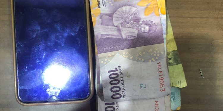 Pengedar Pilkoplo Dicokok Polisi Saat Asyik Ngobrol Depan Rumah Tetangga