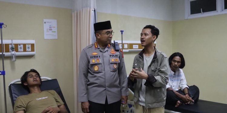 2 Mahasiswa Terluka Saat Aksi Demo Dijenguk Kapolresta Serang