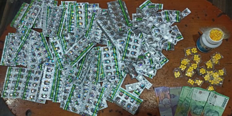 Satresnarkoba Polres Serang Tangkap Pengedar Pil Koplo Saat Sedang Asyik Ngopi Diteras Rumah