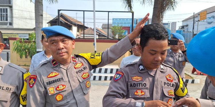 Tidak Rapi, Rambut 5 Anggota Polsek Dicukur Paksa