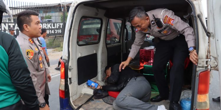 Kapolres Tolong Kecelakaan Lalulintas