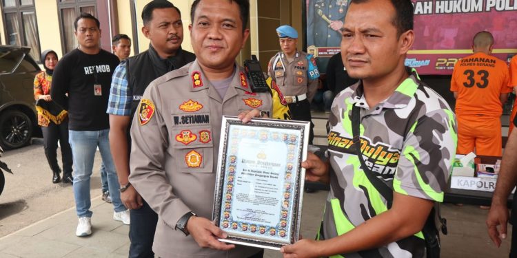 Gagalkan Perampokan, Warga Kecamatan Ciruas Dapat Penghargaan Dari Kapolres Serang