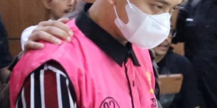 Bobol Uang Rp. 6,1 Miliar Untuk Judi Online Karyawan Bank Banten Cabang Malimping Ditahan Kajati Banten