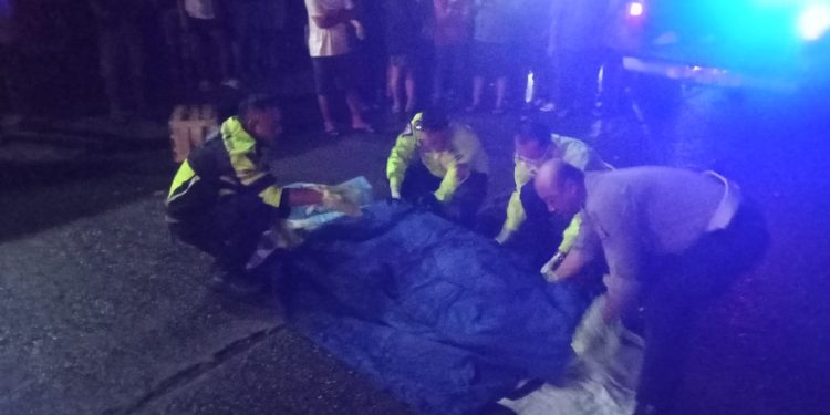 Pengendara Honda Beat Tewas Terlindas Truck di Daerah Pos Tambak Jl. Raya Serang- Jakarta