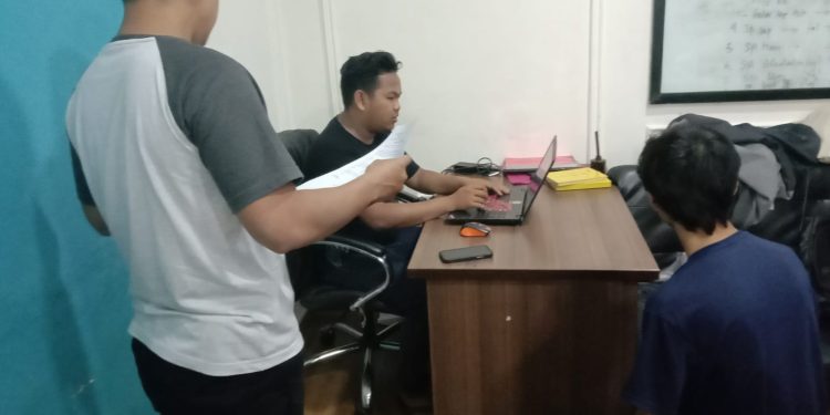 Nekad: Kuli Wall Paper Nyambi Jualan Pil Koplo Ditangkap Polisi