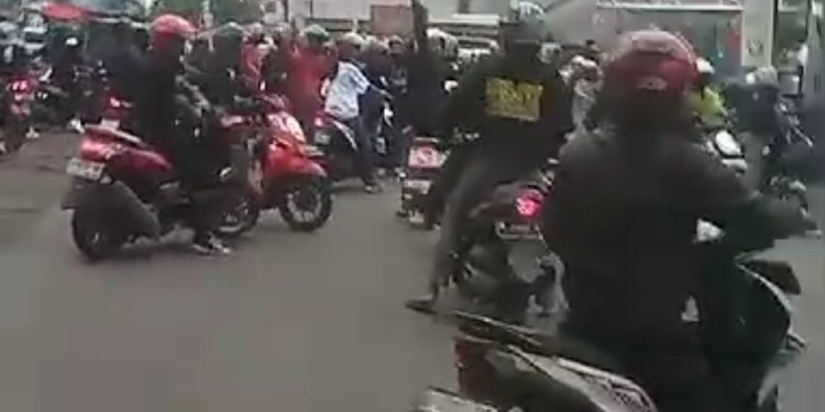 Dua Kelompok Pemuda Pendukung Persib dan Persija Tawuran di Ciracas