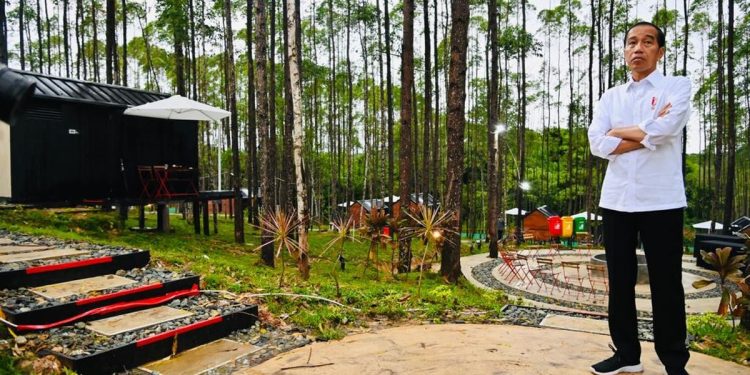 Presiden Jokowi Memamerkan Command Center yang Ada di IKN