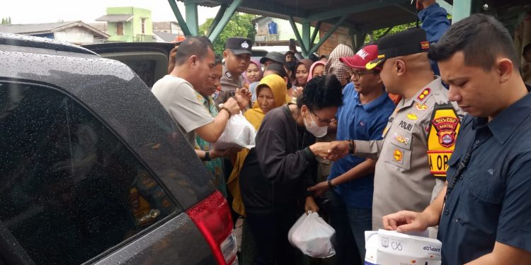 Munggahan dan Silaturahmi, Kapolres Bagikan Sembako dan Peralatan Sekolah