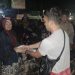 Sambil Patroli, Tim Satreskrim Bagikan Makanan Sahur
