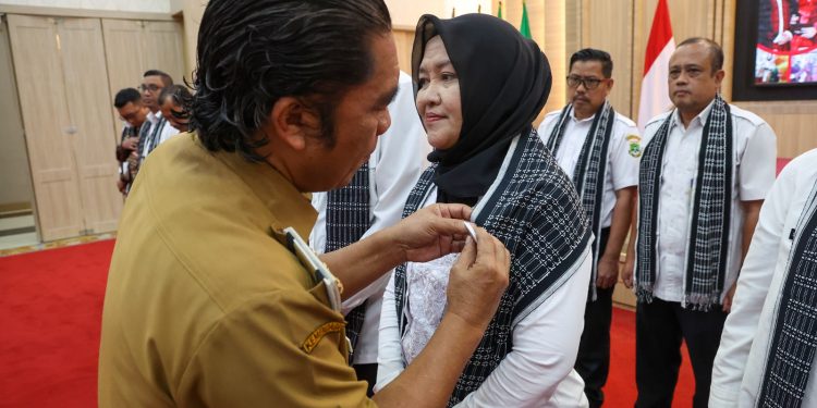Pj Gubernur Banten Al Muktabar Kukuhkan Pengurus Dekranasda Provinsi Banten Masa Bakti 2023-2024