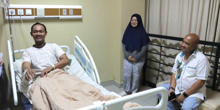 Dirawat di RS Bhayangkara, Kapolsek Cikande Dijenguk Kapolres Serang