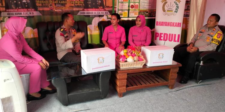 Pengurus Bhayangkari Cabang Serang Kunjungi Pospam dan Posyan Terpadu