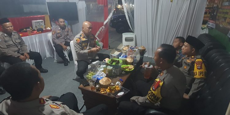 Safari Ramadhan, Kapolres Buka Puasa Bersama di Pospam Interchange Cikande