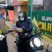 Aksi Simpatik Pengendara Scoopy Pada Personil Pospam Tambak