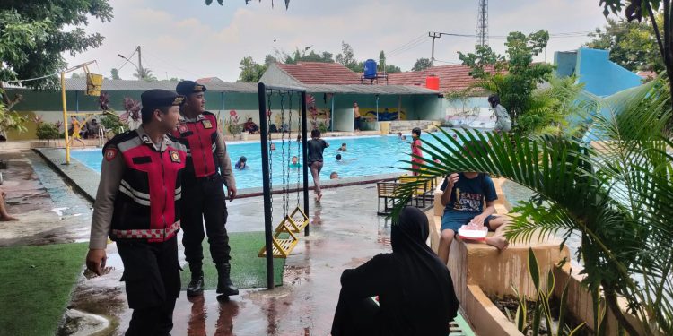 Cegah Kecelakaan dan Pencurian, Personil Samapta Awasi Lokasi Wisata