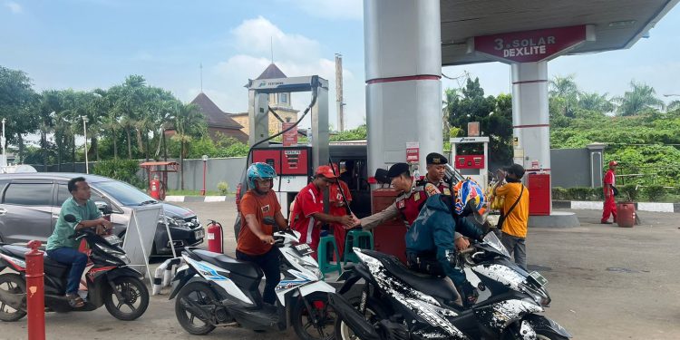 Pastikan Kondusivitas Kamtibmas, Personil Samapta Sambangi SPBU