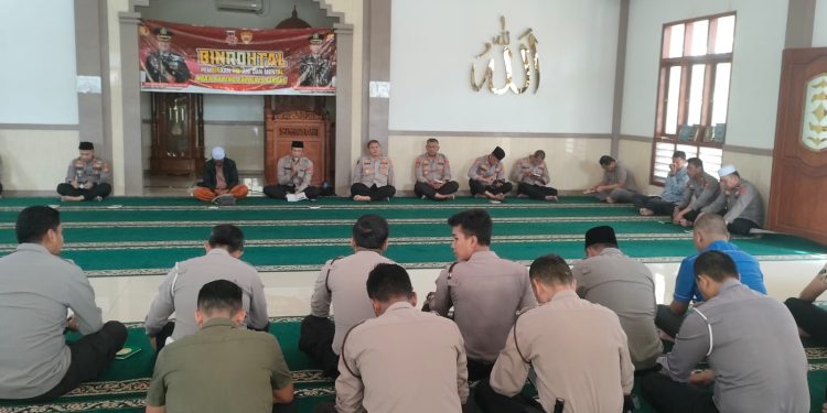 “Ngaji Bareng Kapolres Serang”, Ustadz Sunhaji : Menuntut Ilmu Adalah Kewajiban