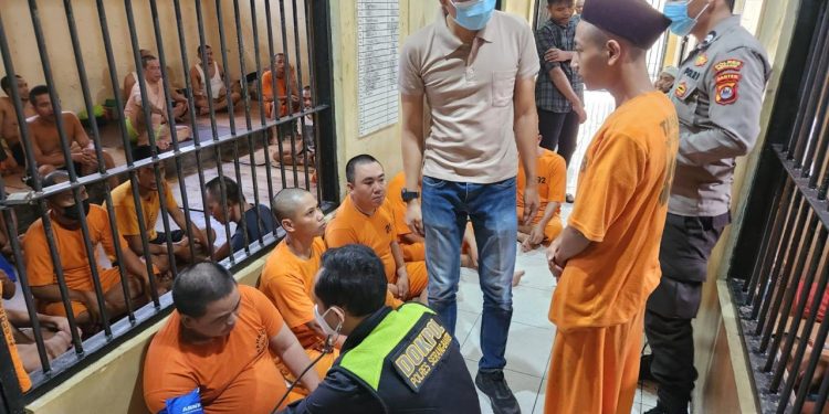Tahanan Satreskrim Jalani Pemeriksaan Kesehatan