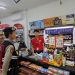 Sambangi Mini Market, Personil Samapta Beri Imbauan Positif