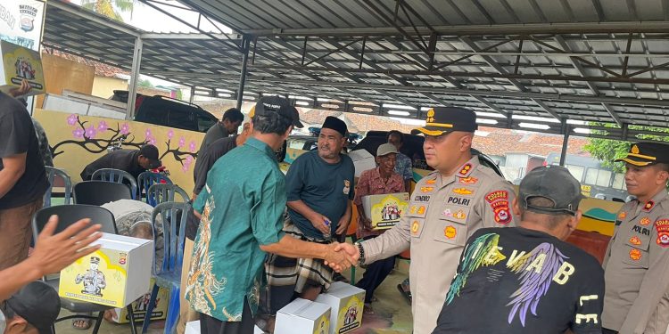 Kapolres Serang Silaturahmi Dengan Dhuafa dan Pemulung