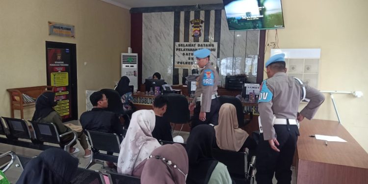 Cegah Pungli dan Gratifikasi, Personil Provost Awasi Pelayanan SIM dan SKCK