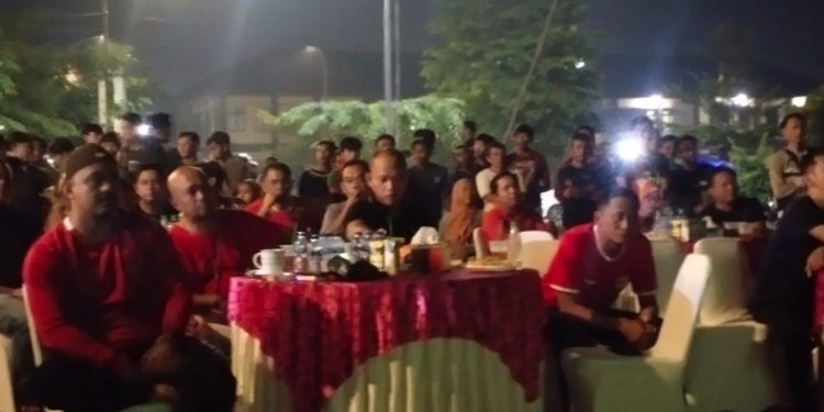 Sediakan Puluhan Door Prize, Kapolres Nonton Bareng Jurnalis dan Masyarakat