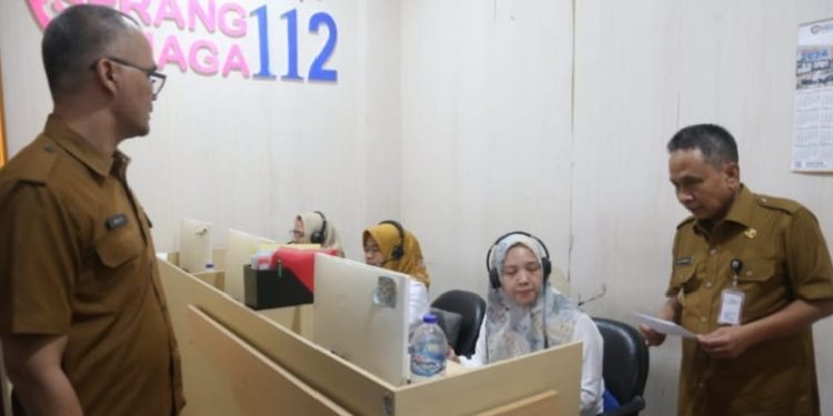 Tinjau Serang Siaga 112 di Diskominfo Kota Serang, Pj. Walikota Heran Fenomena Iseng atau Prank di Saluran Emergency
