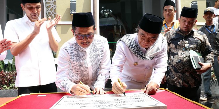 Pj. Gubernur Banten dan Kejat Resmikan Wakaf Masjid Kejagung RI
