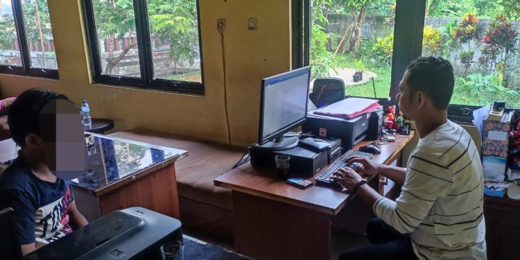 Belanja Pake Upal, Warga Batuceper Diamankan Warga