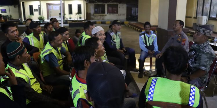 Kapolres Serang Gelar Ngobrol Bareng dan Bakti Sosial Dengan Komunitas Ojeg Gorda