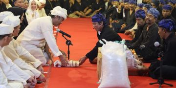 Seba Baduy; Pj Gubernur Banten Al Muktabar Titipkan Tumbuh Kembang Anak