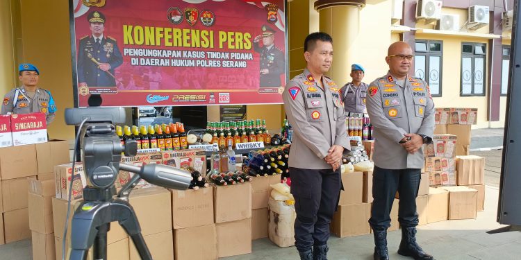 Dalam Sebulan 5.061 Botol Miras Disikat Polres Serang