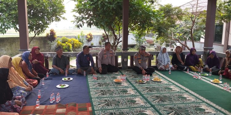 Gelar Ngariung Iman Ngariung Aman, Kapolres Ngobrol Bareng Dengan 50 Emak-emak Lansia