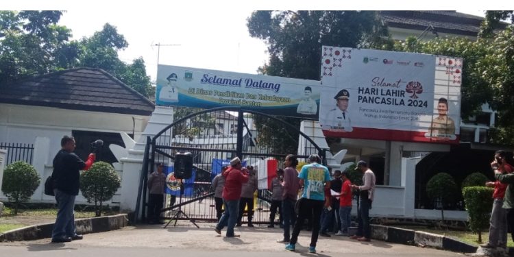 Buntut Adanya Dugaan Pungli Dindik Provinsi Banten Digerudug Massa