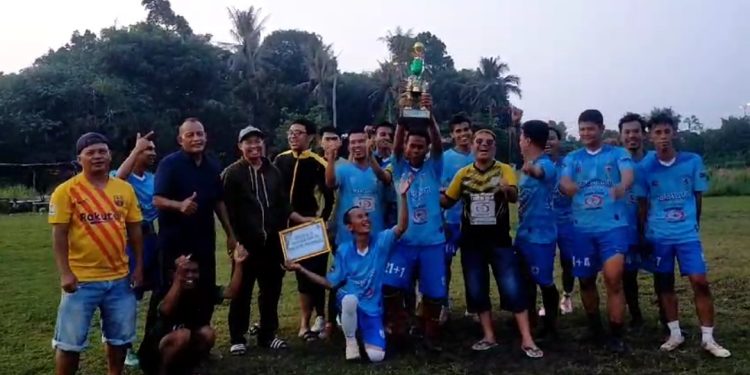 Menyambut hari raya Idul Adha Pejabat Sakti FC Juara I di Fun Game Football Bogeg