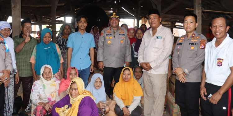 HUT Bhayangkara, Kapolres Sambangi Emak-emak Pengrajin Gerabah