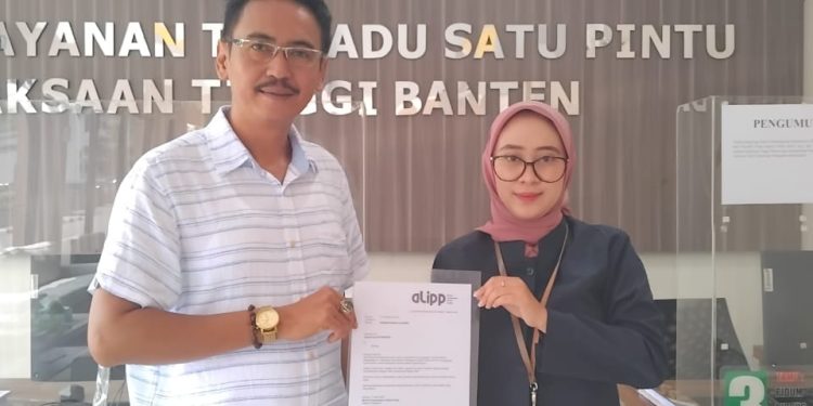 Uday Suhada Direktur Eksekutif ALIPP Laporkan Alih Fungsi Gedug TC UPI Serang ke Kejati Banten