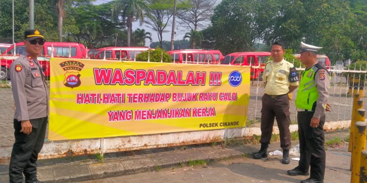 Berantas Calo Naker, Polres Serang Sebar Spanduk Peringatan